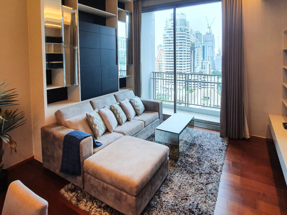 Modern 1-Bedroom Condo for Rent & Sale Thonglor Soi 4 | Near BTS Thonglor