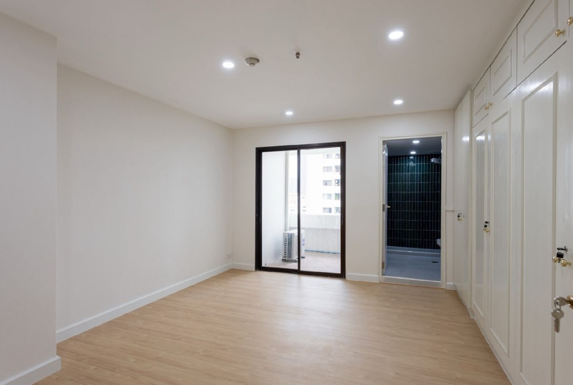 Fully Renovated 3-Bedroom Condo for Sale in Asoke | 174.5 sqm | Near BTS Asoke & MRT Sukhumvit
