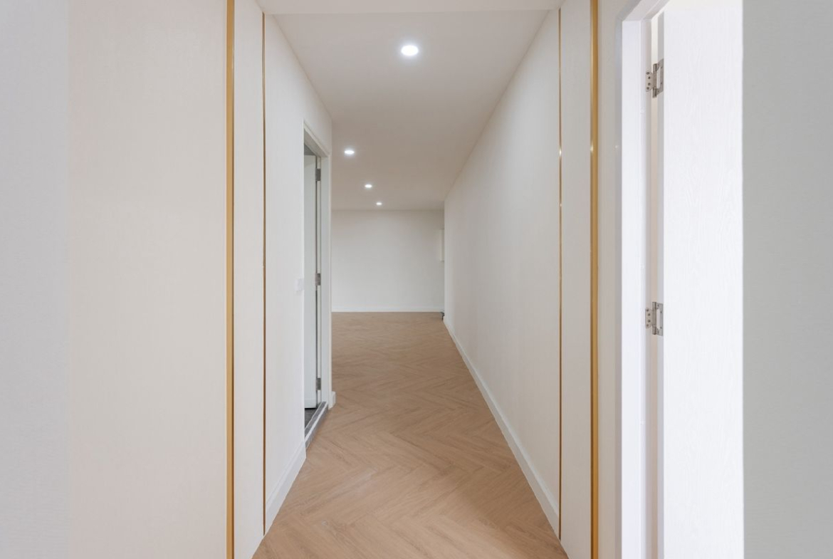 Fully Renovated 3-Bedroom Condo for Sale in Asoke | 174.5 sqm | Near BTS Asoke & MRT Sukhumvit