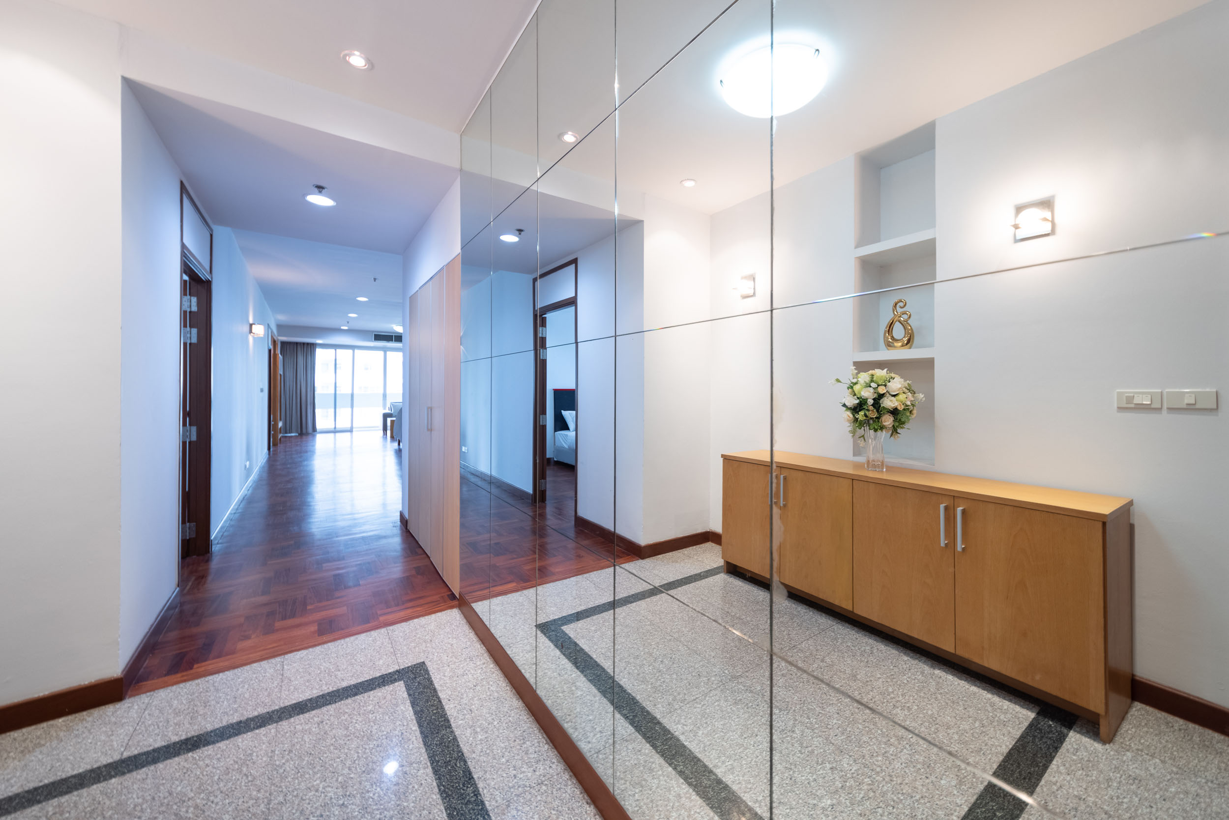 Luxury 3-Bedroom Apartment Sukhumvit 24 for Rent | 250 SQM