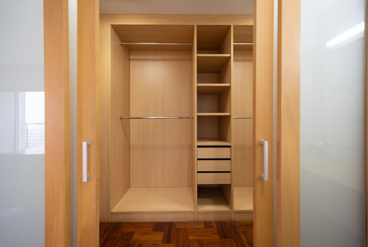 Luxury 3-Bedroom Apartment Sukhumvit 24 for Rent | 250 SQM