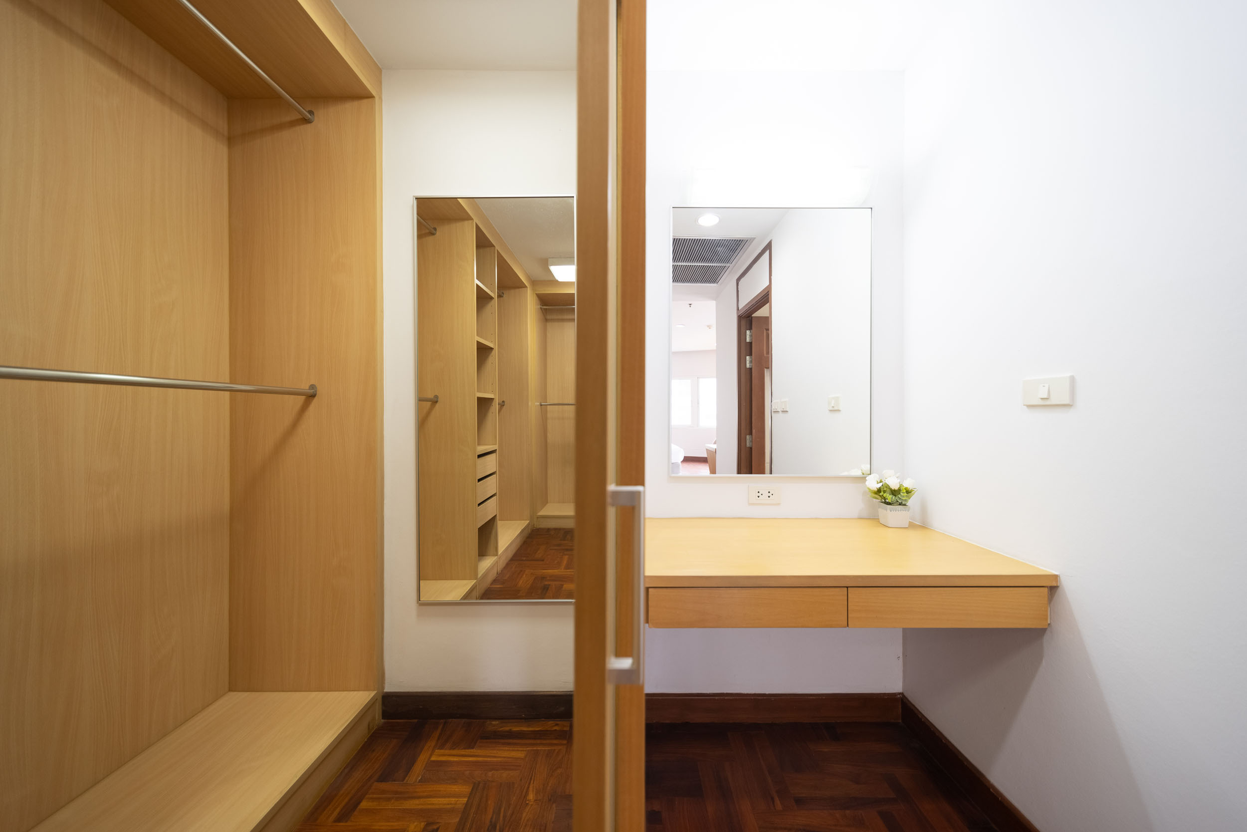 Luxury 3-Bedroom Apartment Sukhumvit 24 for Rent | 250 SQM