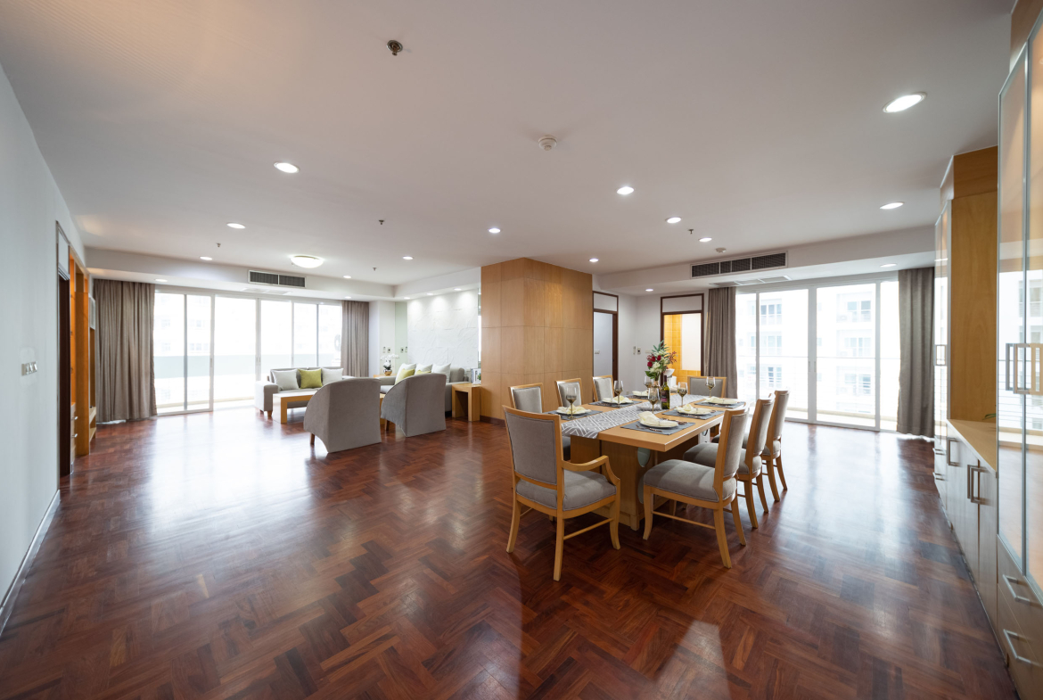 Luxury 3-Bedroom Apartment Sukhumvit 24 for Rent | 250 SQM