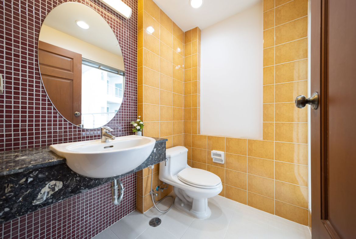 Luxury 3-Bedroom Apartment Sukhumvit 24 for Rent | 250 SQM