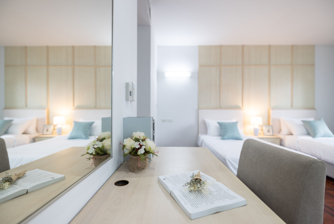 Luxury 3-Bedroom Apartment Sukhumvit 24 for Rent | 250 SQM