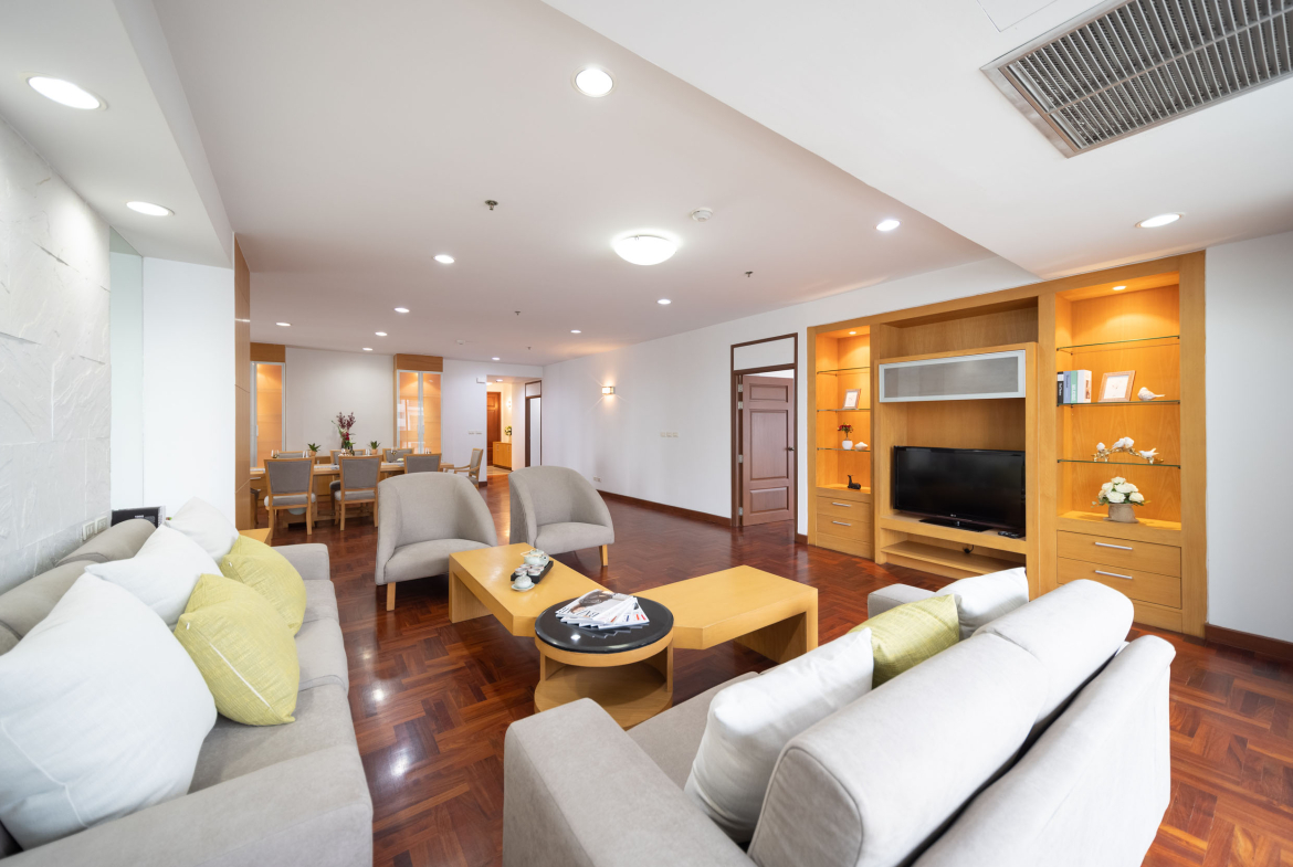 Luxury 3-Bedroom Apartment Sukhumvit 24 for Rent | 250 SQM