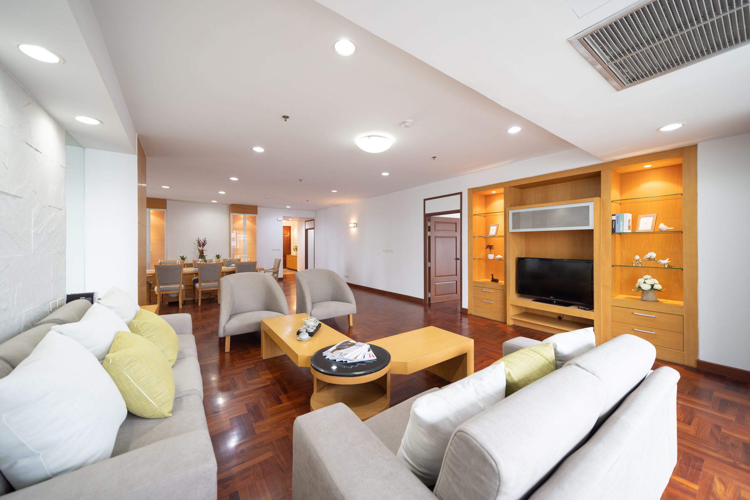 Luxury 3-Bedroom Apartment Sukhumvit 24 for Rent | 250 SQM