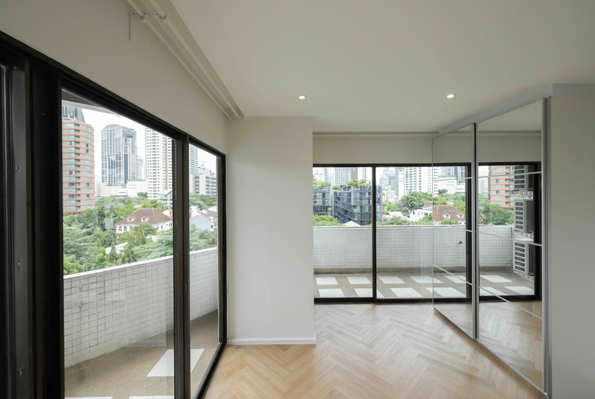 Fully Renovated 3-Bedroom Condo for Rent in Phrom Phong | 163 sqm | Loft Style