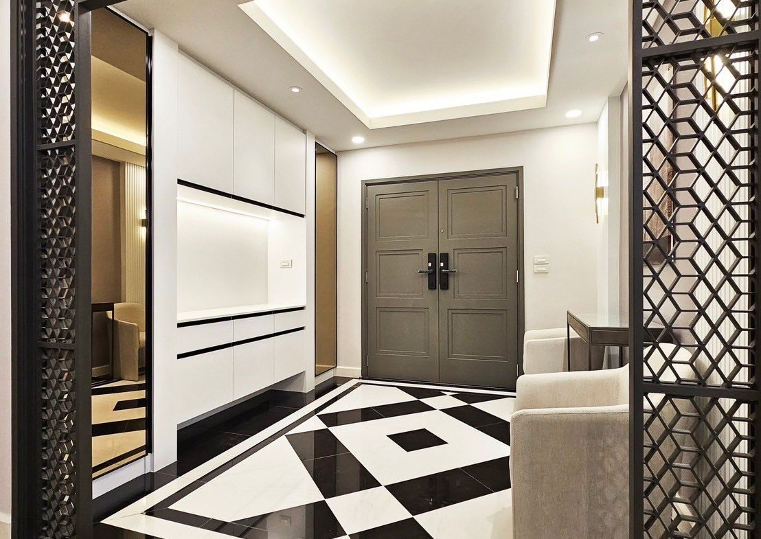 Spacious 3+1 Bedroom Condo for Rent & Sale in Sukhumvit 24 | 223 SQM | Pet Friendly Near BTS Phrom Phong