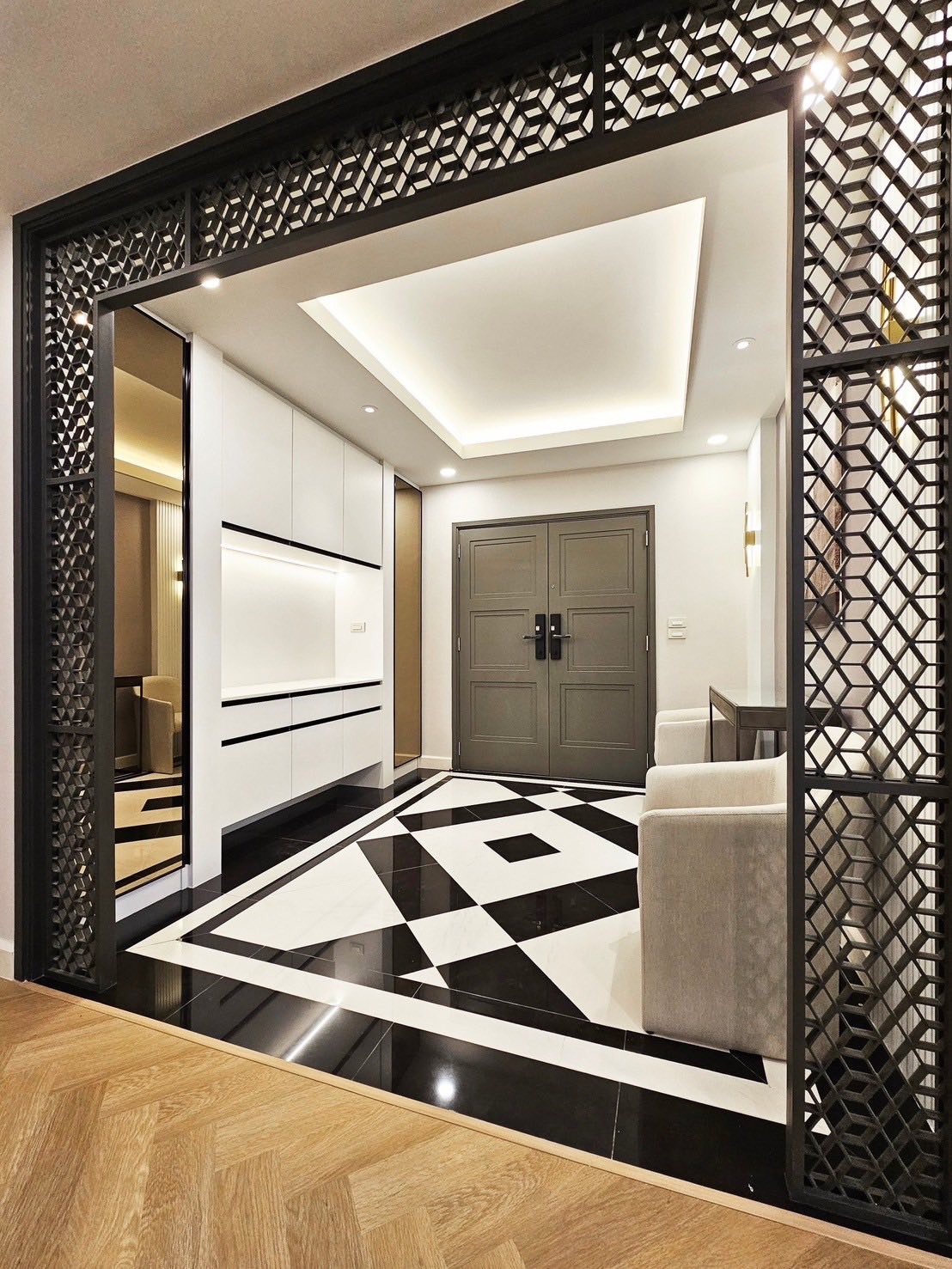 Spacious 3+1 Bedroom Condo for Rent & Sale in Sukhumvit 24 | 223 SQM | Pet Friendly Near BTS Phrom Phong