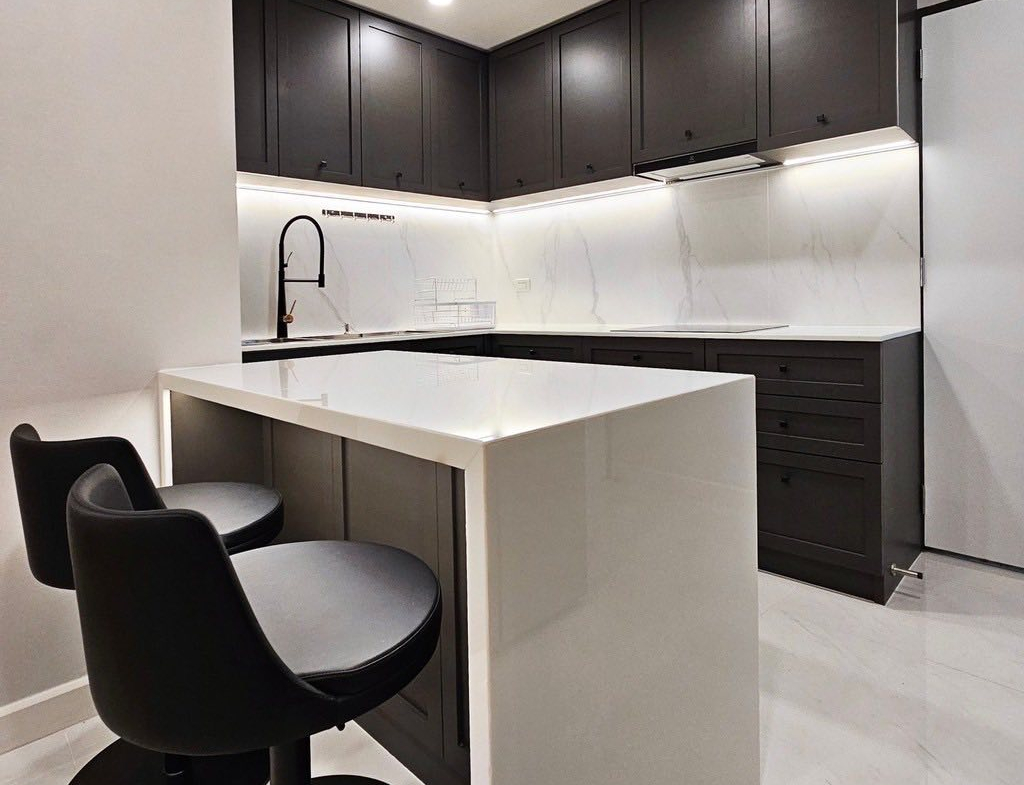 Spacious 3+1 Bedroom Condo for Rent & Sale in Sukhumvit 24 | 223 SQM | Pet Friendly Near BTS Phrom Phong