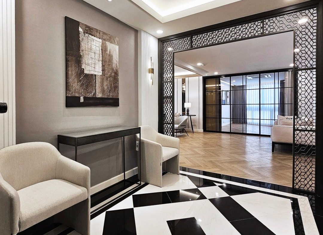 Spacious 3+1 Bedroom Condo for Rent & Sale in Sukhumvit 24 | 223 SQM | Pet Friendly Near BTS Phrom Phong