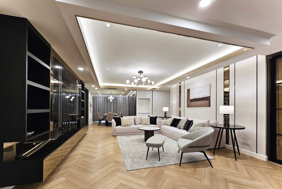 Spacious 3+1 Bedroom Condo for Rent & Sale in Sukhumvit 24 | 223 SQM | Pet Friendly Near BTS Phrom Phong
