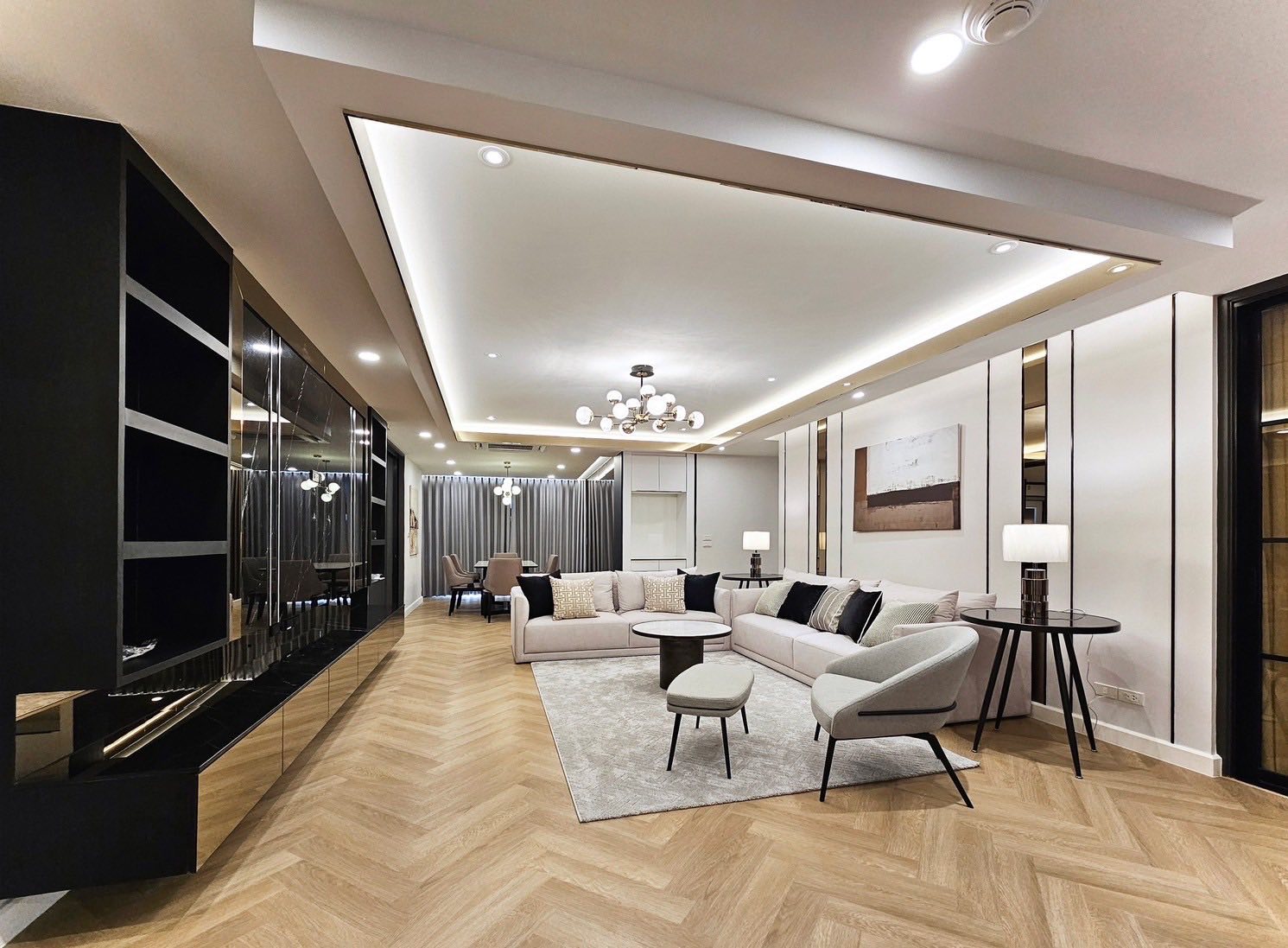 Spacious 3+1 Bedroom Condo for Rent & Sale in Sukhumvit 24 | 223 SQM | Pet Friendly Near BTS Phrom Phong