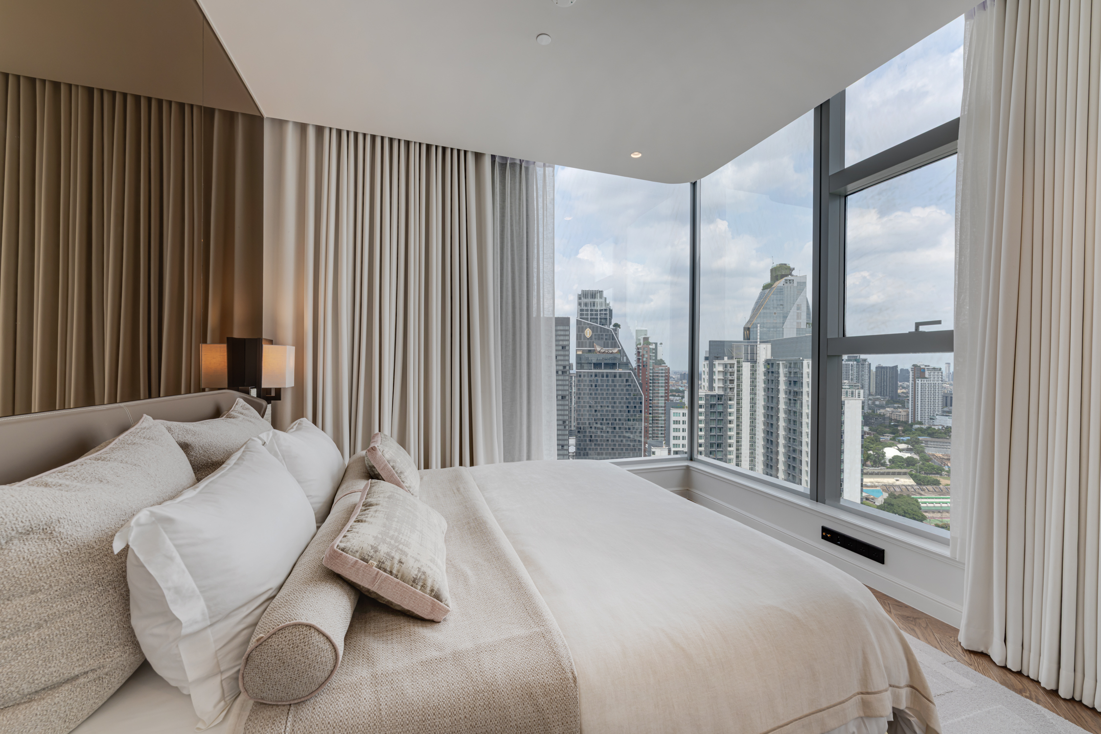 Luxury 2 Bedroom Condo for Sale in Thonglor | 128 Sqm | Prime Sukhumvit