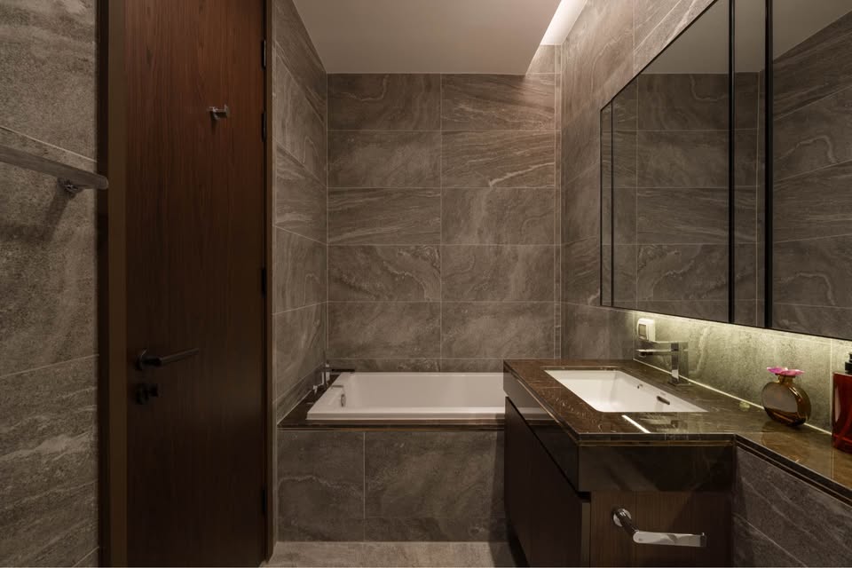 Luxury Bangkok condo for sale at The ESSE Sukhumvit 36. Near BTS Thonglor, fully furnished, ideal for living or investment.
