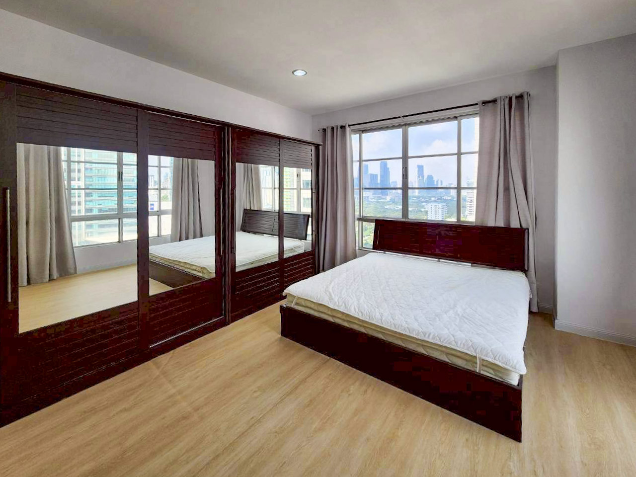 Bedroom 3 Luxury Penthouse for Rent near BTS Asoke Bangkok