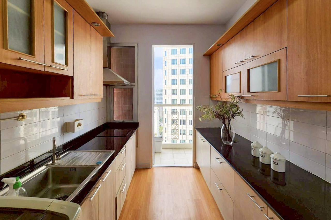 Kitchen 3 Luxury Penthouse for Rent near BTS Asoke Bangkok