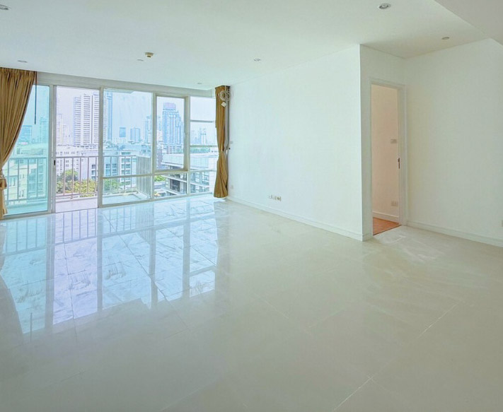 Fullerton Sukhumvit Condo Near BTS Ekkamai for Sale