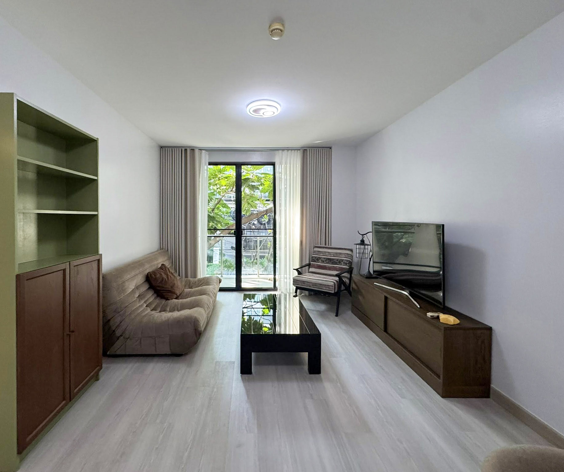 Issara@42 2BR Condo Near BTS Ekkamai for Rent