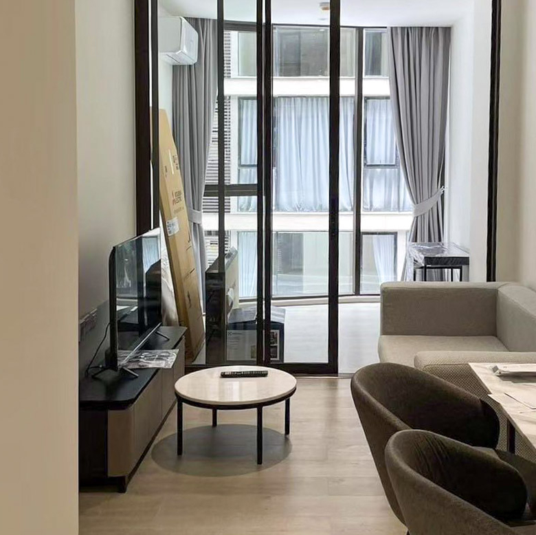 Pool-view low rise condo in Sukhumvit 10 – steps from BTS Nana & Asoke