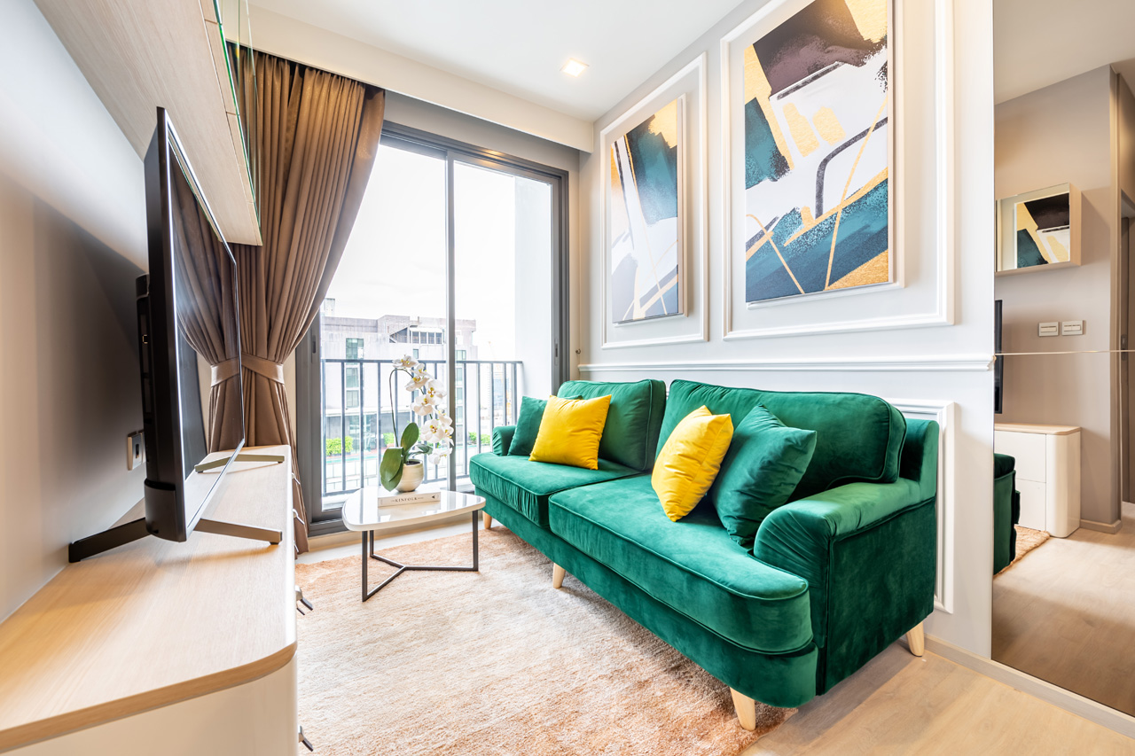Pet-friendly condo at M Thonglor 10 near BTS Ekkamai. Corner unit, city view, fully furnished. Ideal for living or investment.