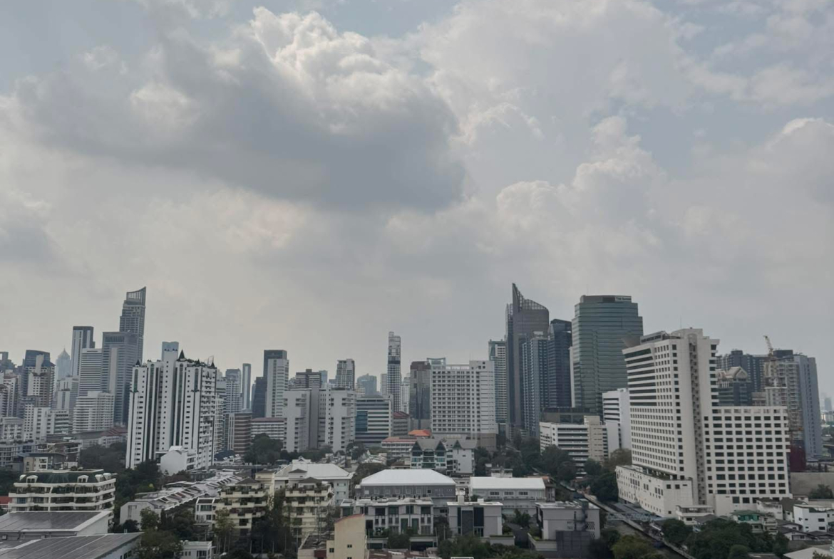 Modern One Bedroom 40 SQM for Rent at Supalai Suk.39