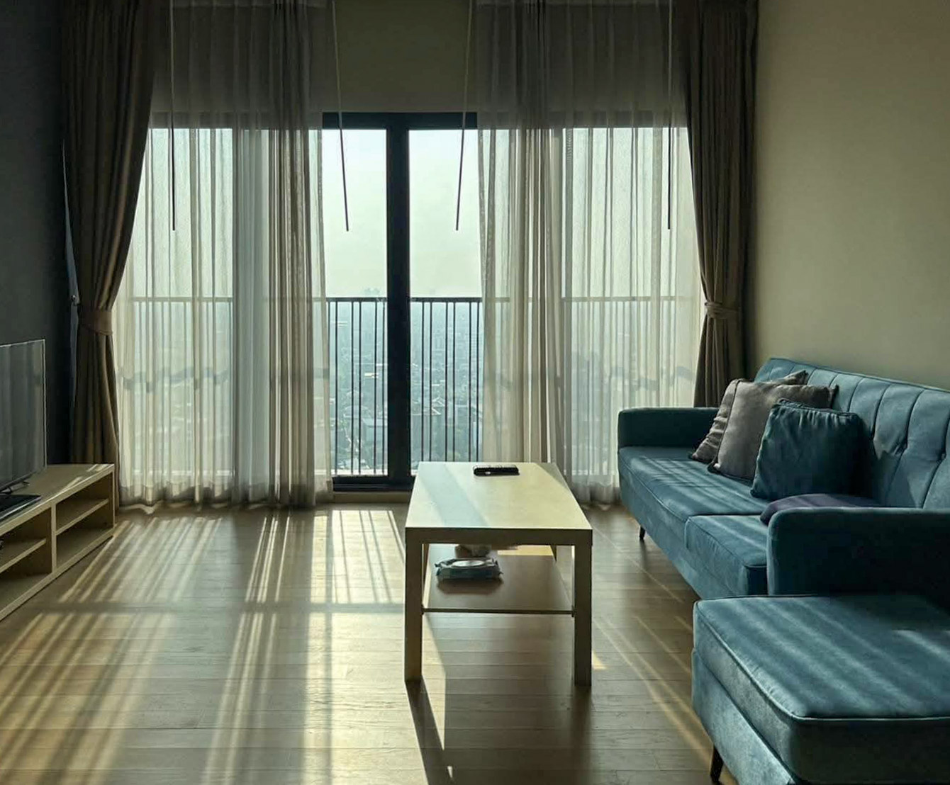 Noble Reveal 52 SQM Ekkamai Condo near BTS 300m