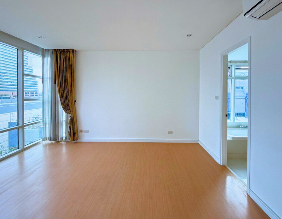 Fullerton Sukhumvit 105.35 SQM | High Yield Condo with Tenant