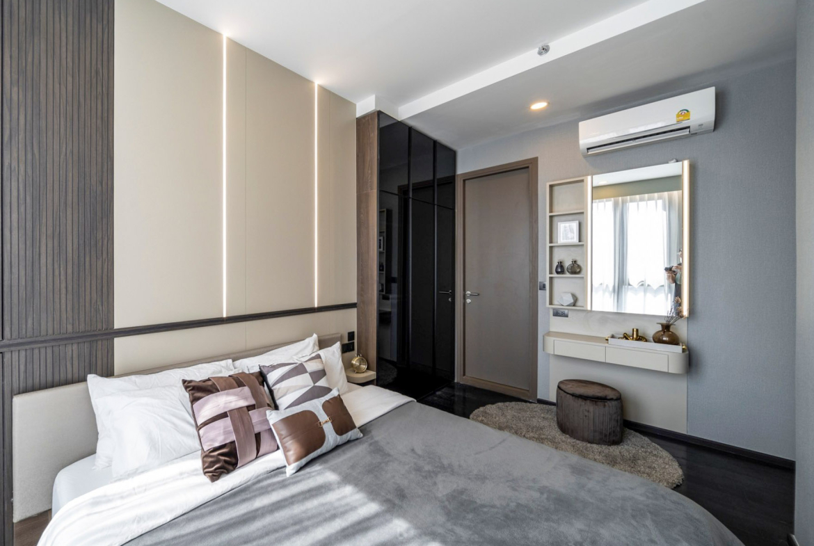 Park Origin 65.53 SQM Thonglor 2BR Condo | High Floor Corner