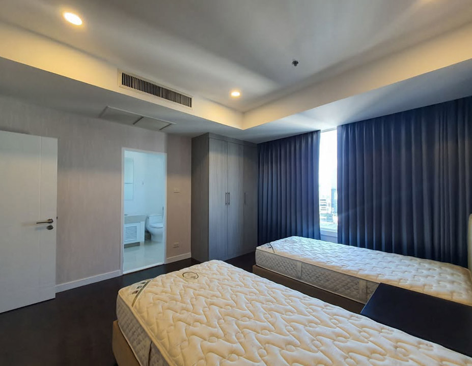 Baan Siri 24 Duplex 4BR Condo 271.66 SQM near BTS Phrom Phong