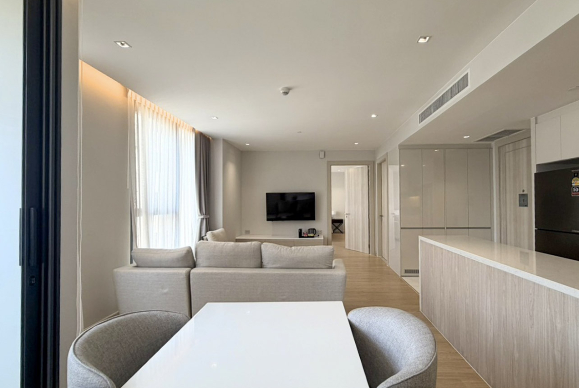 2BR Condo 106 SQM Sukhumvit 20 Near BTS Asoke | High Floor