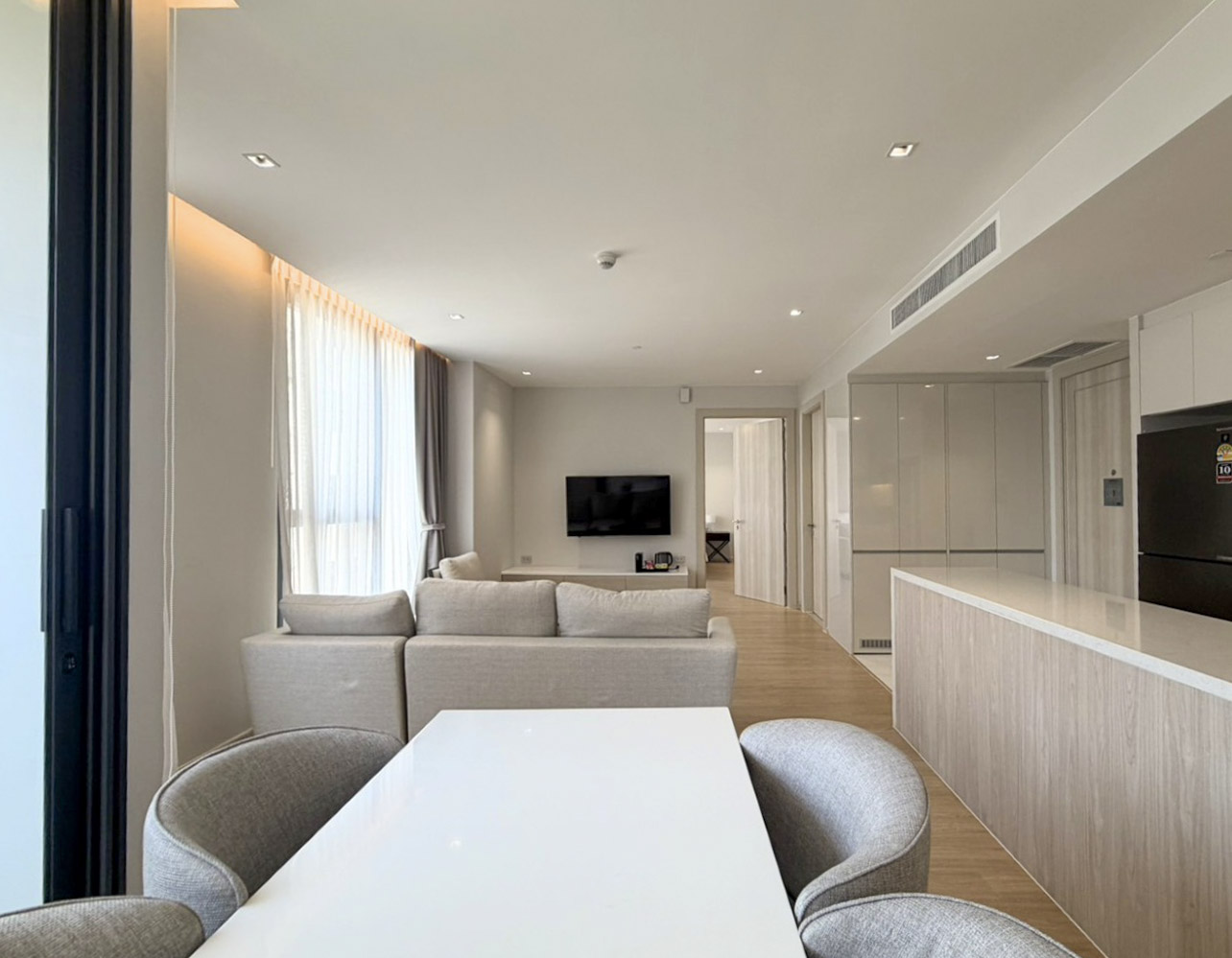 665952799_3078816205643788_4346106030787880887_n 2BR Condo 106 SQM Sukhumvit 20 Near BTS Asoke | High Floor