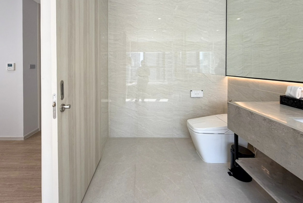 2BR Condo 106 SQM Sukhumvit 20 Near BTS Asoke | High Floor