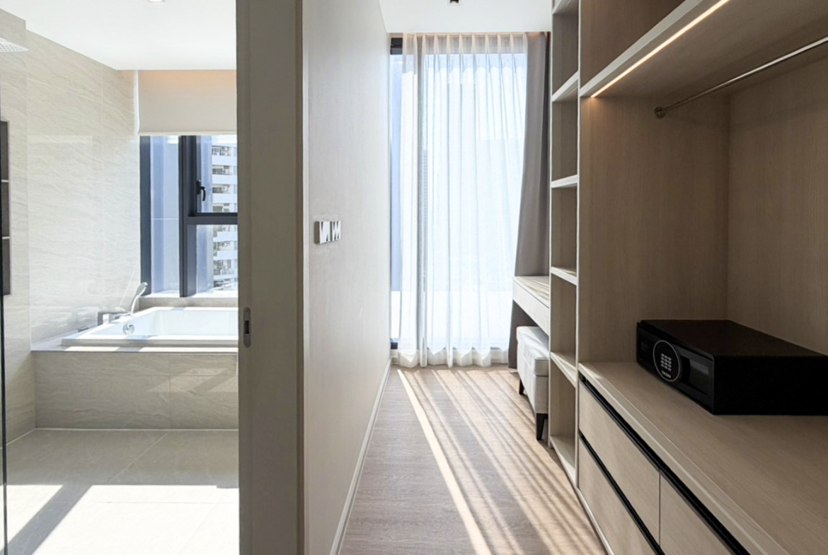2BR Condo 106 SQM Sukhumvit 20 Near BTS Asoke | High Floor