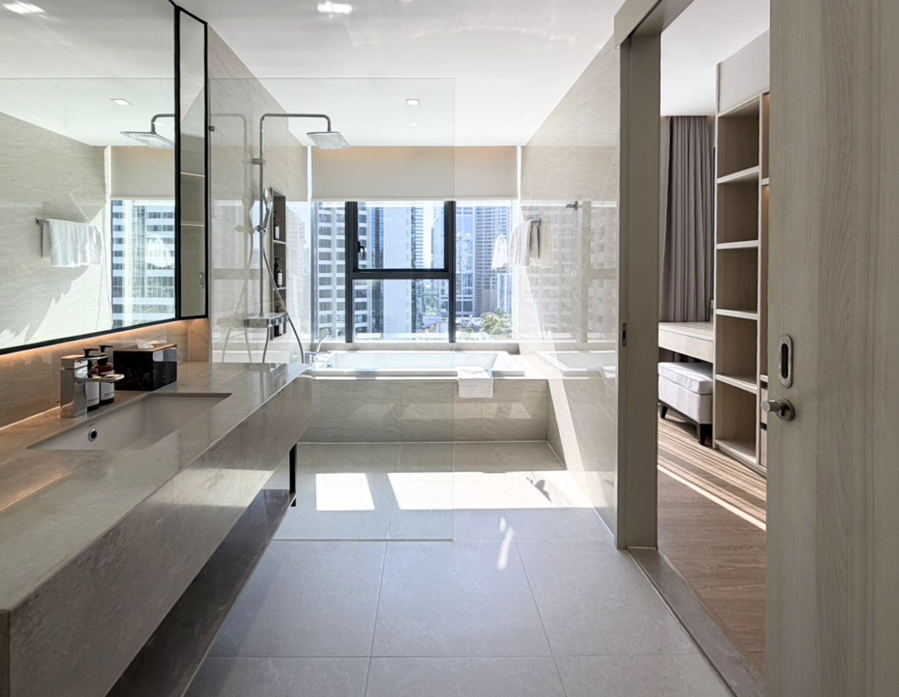 667187691_3078816305643778_4326206381445041265_n 2BR Condo 106 SQM Sukhumvit 20 Near BTS Asoke | High Floor