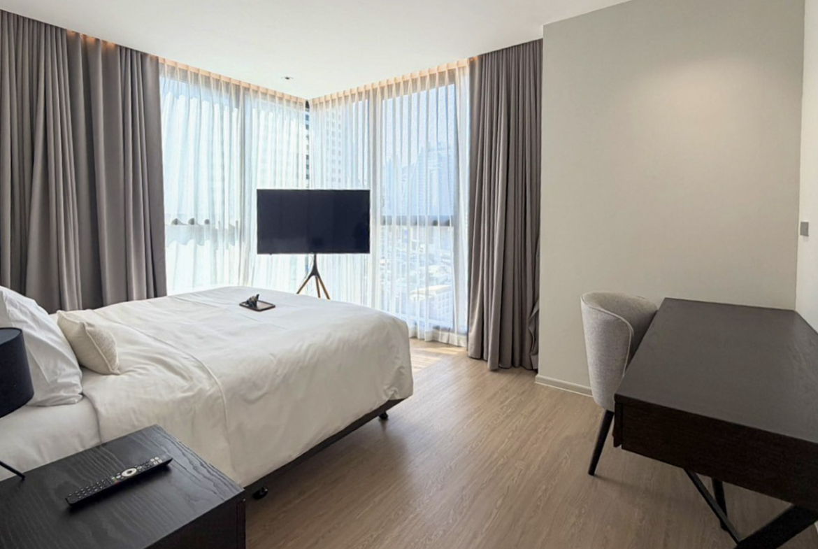2BR Condo 106 SQM Sukhumvit 20 Near BTS Asoke | High Floor