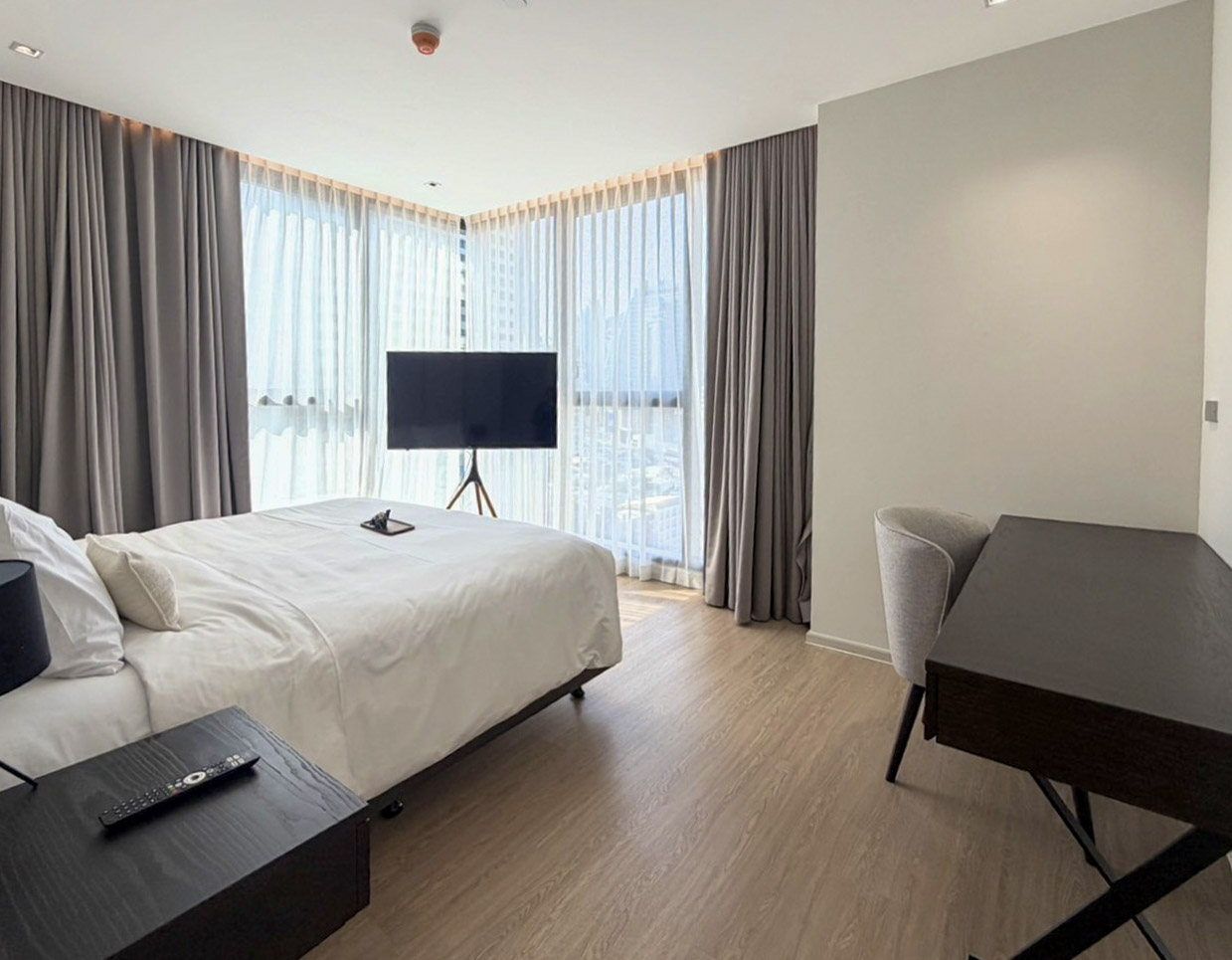 668874337_3078816288977113_8643175480977563695_n (1) 2BR Condo 106 SQM Sukhumvit 20 Near BTS Asoke | High Floor