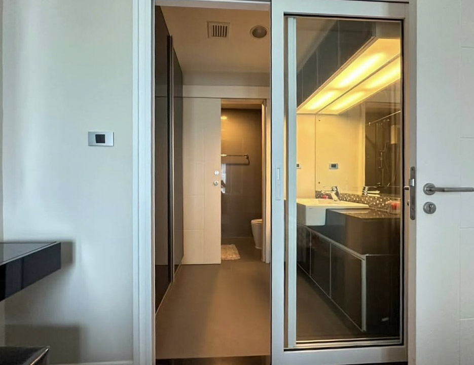 The Crest 35 SQM Sukhumvit 34 | 1BR Condo Near BTS Thonglor