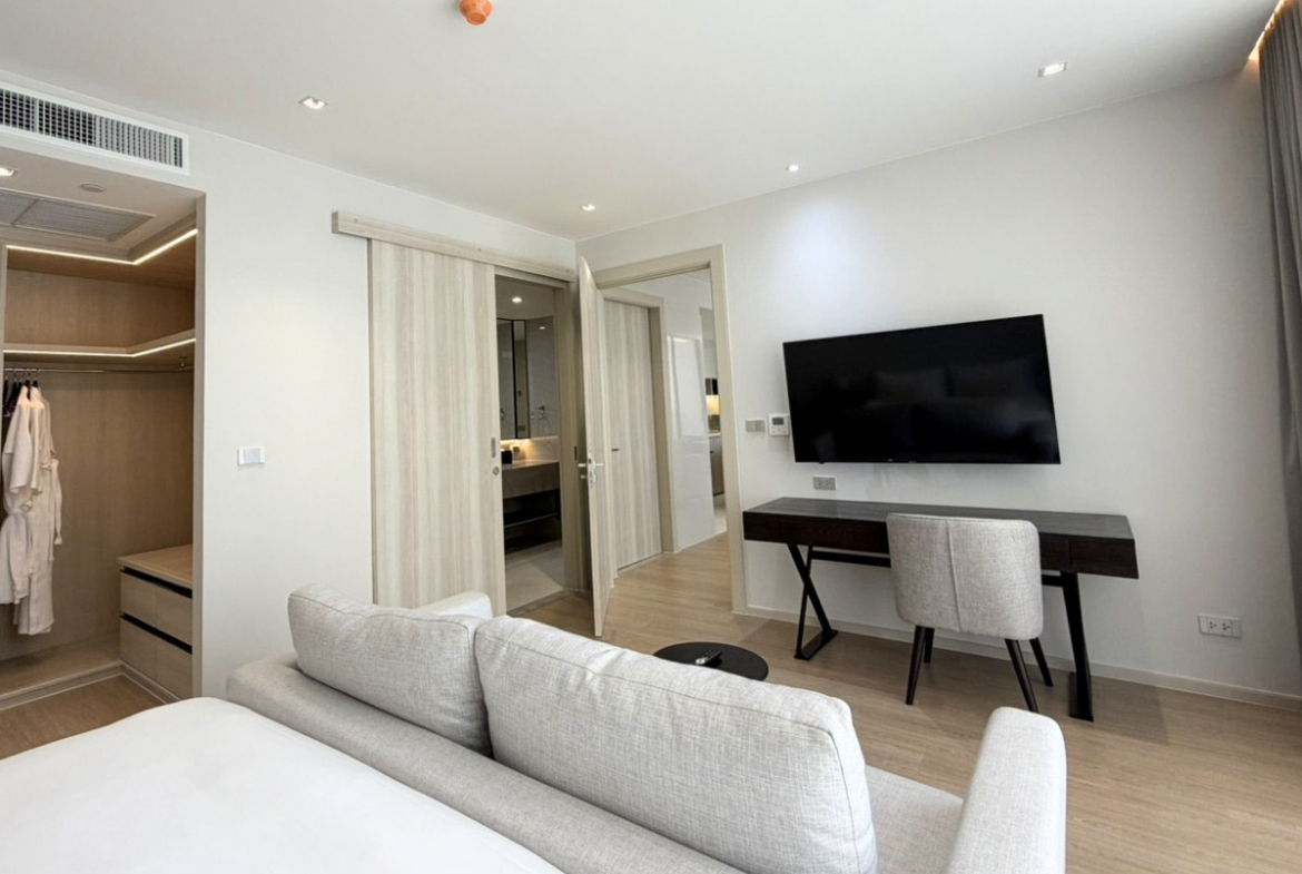2BR Condo 106 SQM Sukhumvit 20 Near BTS Asoke | High Floor