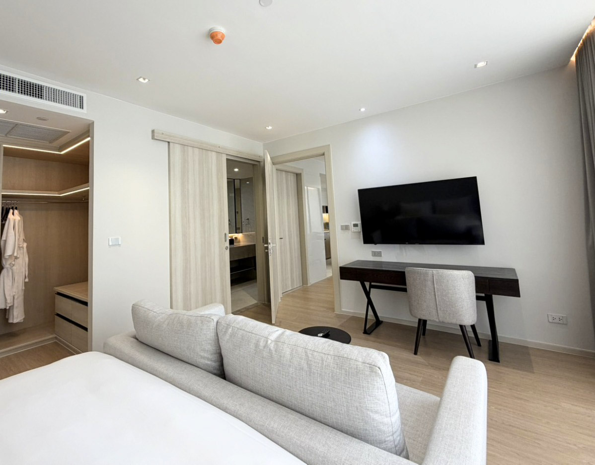 669021128_3078816422310433_5772458078356389898_n 2BR Condo 106 SQM Sukhumvit 20 Near BTS Asoke | High Floor