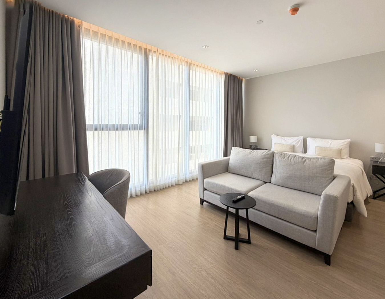 2BR Condo 106 SQM Sukhumvit 20 Near BTS Asoke | High Floor