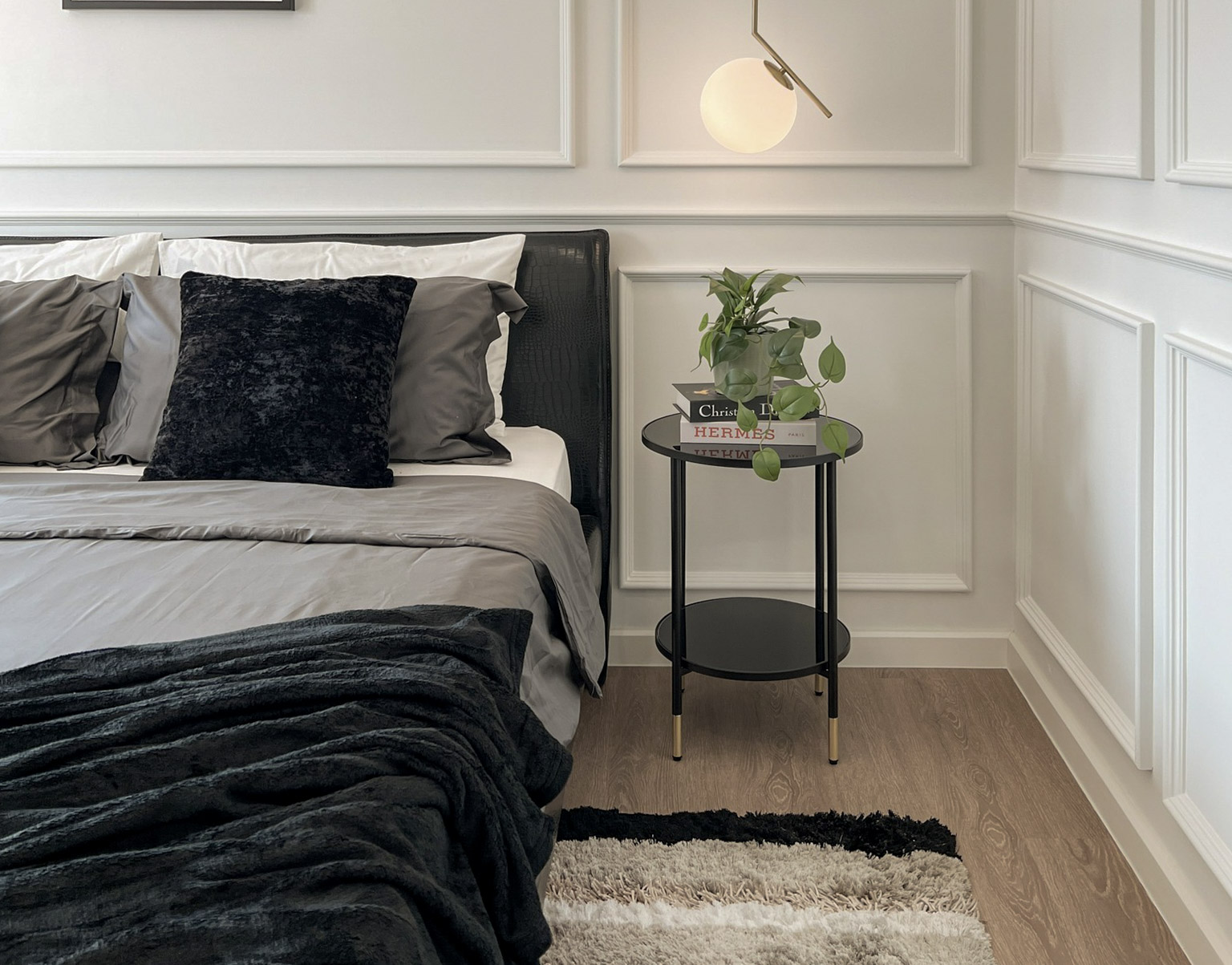 Noble Refine 1BR Condo 50 SQM | Near BTS Phrom Phong