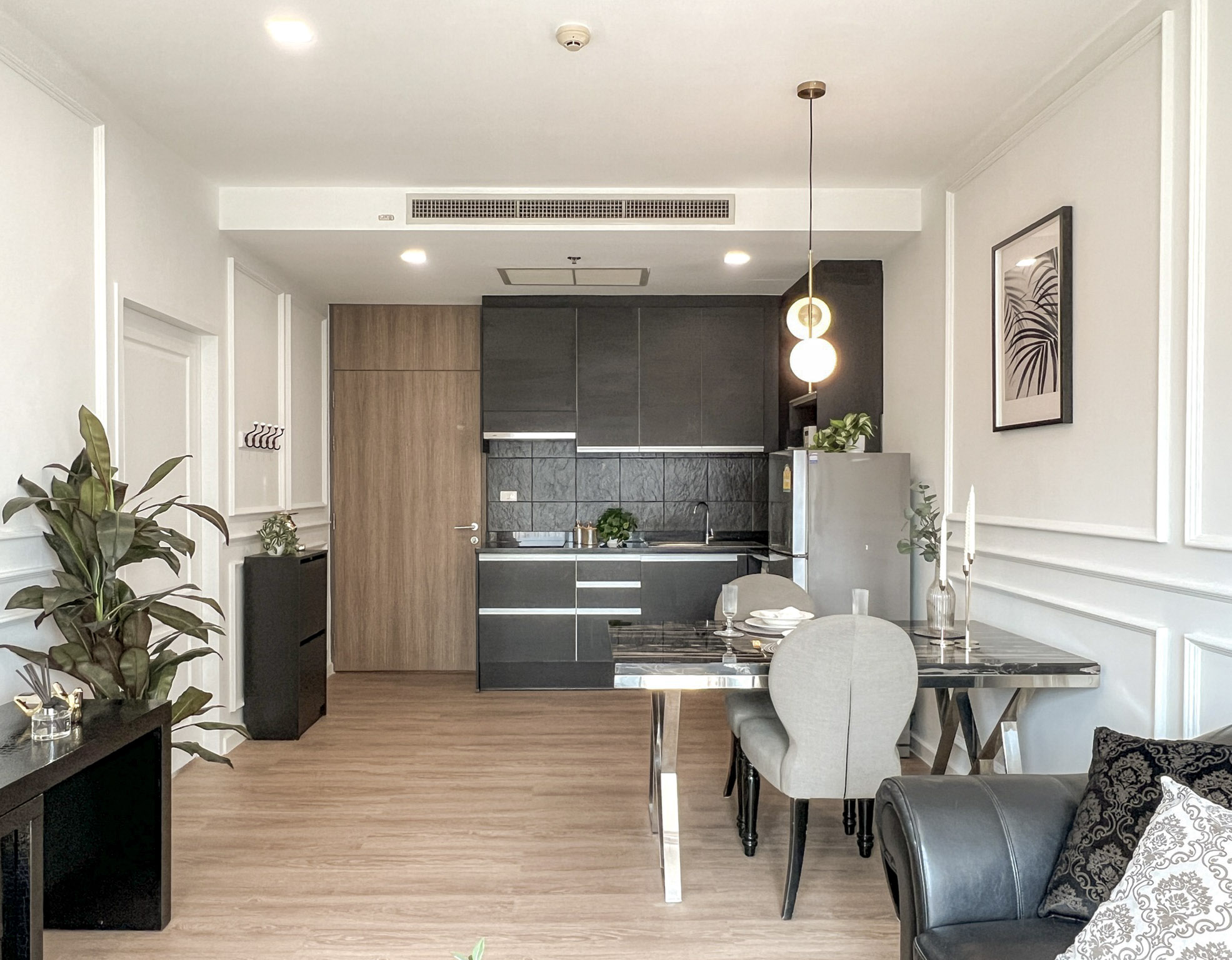 Noble Refine 1BR Condo 50 SQM | Near BTS Phrom Phong