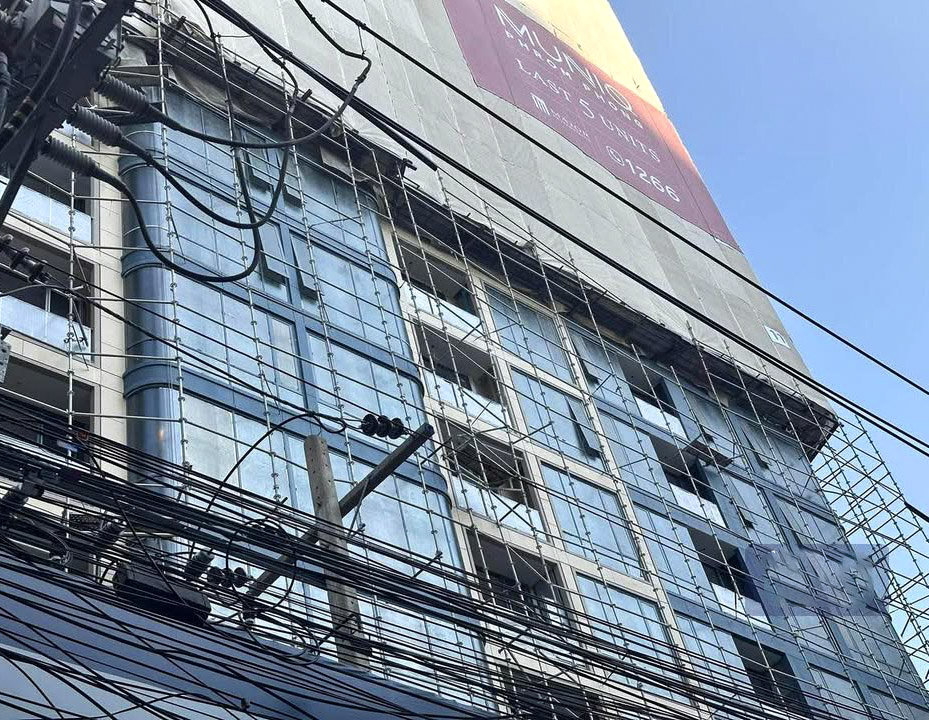 MUNIQ Phrom Phong 1BR 56 SQM Condo | Near BTS Prompong