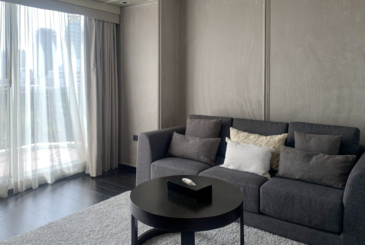 The Crest 248.37 SQM Sukhumvit 24 Duplex | 3BR Condo for Rent