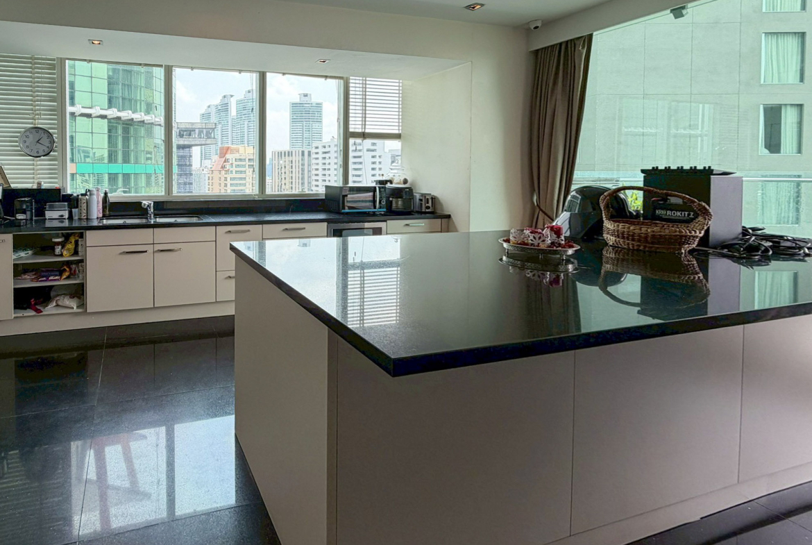 Le Raffine 347.16 SQM Sukhumvit 31 Duplex | Private Pool 3BR