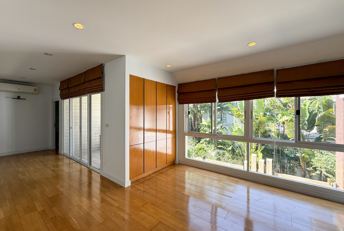 Luxury Pool Villa 400 SQM Sukhumvit 36 | 4BR Near BTS