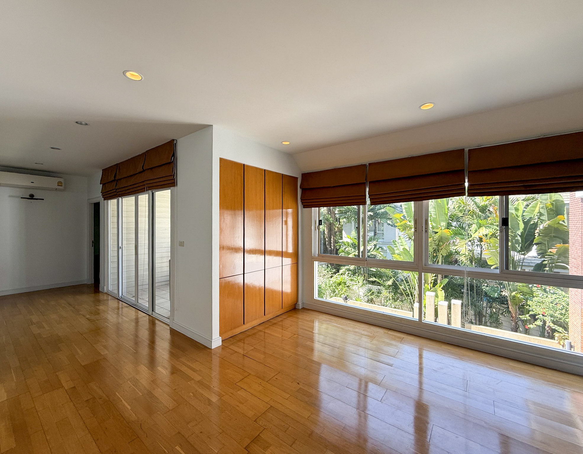 680435783_122171638244855351_8177567001513165465_n Luxury Pool Villa 400 SQM Sukhumvit 36 | 4BR Near BTS
