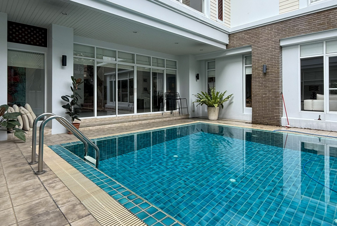 Luxury Pool Villa 400 SQM Sukhumvit 36 | 4BR Near BTS